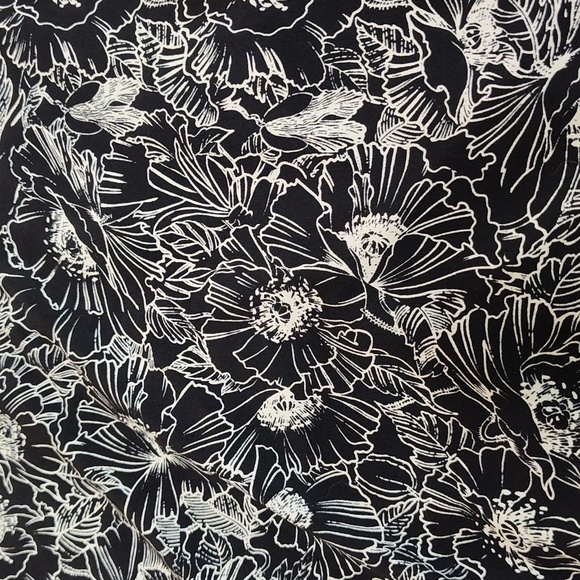 Lane Bryant Long Sleeve Nlack & White Floral V Neck Blouse Sz 18-20 Whimsygoth - Picture 11 of 11